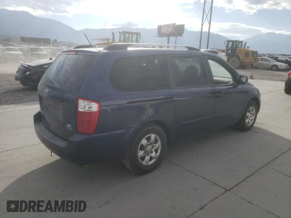 2009 Kia Sedona LX with VIN KNDMB233196304400, listed as a Copart auction lot 70311604 with 0 mi miles and Salvage Title. Bid and sale history available at carsss.com. Image 3.