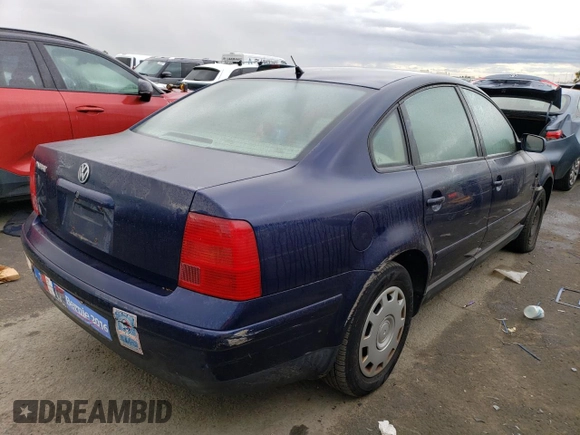 2000 Volkswagen Passat with VIN WVWMA23B9YP355680, listed as a Copart auction lot 45560034 with 82,100 mi miles and Salvage title. Bid and sale history available at DreamBid. Image 3.