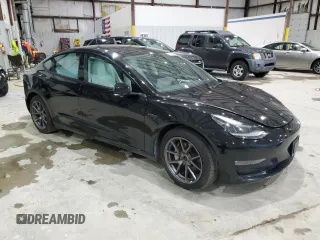 2021 Tesla Model 3 Long Range z VIN 5YJ3E1EB8MF048996, wystawiony jako Copart lot #57501495 z przebiegiem 45 952 mil mil oraz Szkoda całkowita • Salvage title. Historia ofert i sprzedaży dostępna na DreamBid. Obrazek 4.