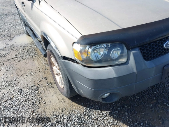 2007 Ford Escape XLT with VIN 1FMYU03Z47KB51872, listed as a IAAI auction lot 41656587 with 141,708 mi miles. Bid and sale history available at carsss.com. Image 6.