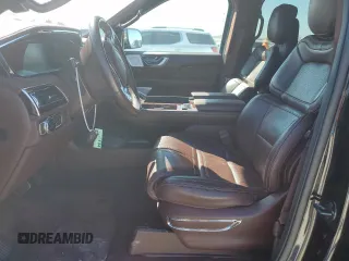 2020 Lincoln Navigator Black Label z VIN 5LMJJ3TTXLEL03828, wystawiony jako Copart lot #77517824 z przebiegiem 46 245 mil mil oraz Szkoda całkowita • Salvage title. Historia ofert i sprzedaży dostępna na DreamBid. Obrazek 7.
