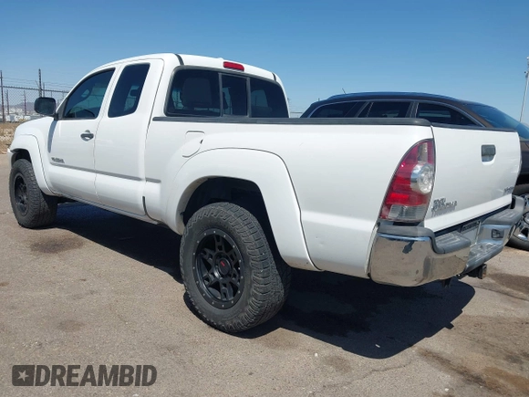 2010 Toyota Tacoma z VIN 5TEUU4EN3AZ725594, wystawiony jako IAAI lot #41951697 z przebiegiem 313 645 mil mil oraz . Historia ofert i sprzedaży dostępna na DreamBid. Obrazek 3.