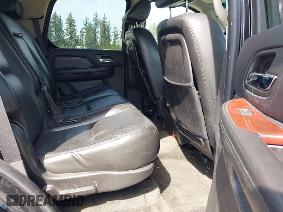 2007 Cadillac Escalade z VIN 1GYFK63847R389654, wystawiony jako IAAI lot #42137858 z przebiegiem 173 561 mil mil oraz . Historia ofert i sprzedaży dostępna na DreamBid. Obrazek 8.