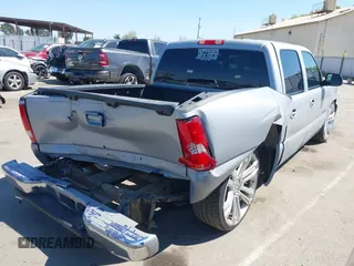 2005 Chevrolet Silverado 1500 LS z VIN 2GCEC13TX51171276, wystawiony jako IAAI lot #41861847 z przebiegiem 163 237 mil mil oraz . Historia ofert i sprzedaży dostępna na DreamBid. Obrazek 4.