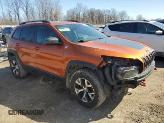 2015 Jeep Cherokee Trailhawk with VIN 1C4PJMBS0FW604168, listed as a Copart auction lot 51470625 with 186,211 mi miles and Salvage Title. Bid and sale history available at carsss.com. Image 4.