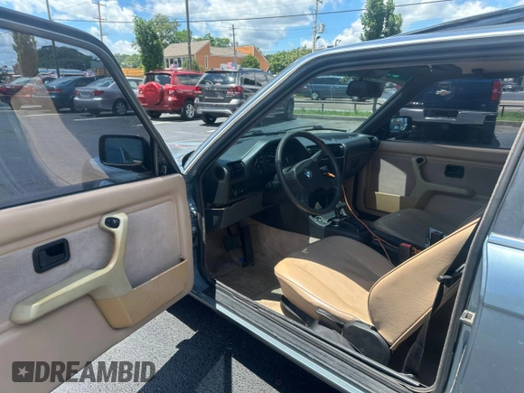 1989 BMW 3 Series 325is z VIN WBAAA2306K4259822, wystawiony jako Copart lot #60571445 z przebiegiem 125 750 mil mil oraz Czysty tytuł • Clean title. Historia ofert i sprzedaży dostępna na DreamBid. Obrazek 5.