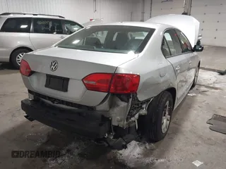 2014 Volkswagen Jetta S z VIN 3VW2K7AJXEM208116, wystawiony jako IAAI lot #42076606 z przebiegiem 118 917 mil mil oraz . Historia ofert i sprzedaży dostępna na DreamBid. Obrazek 6.