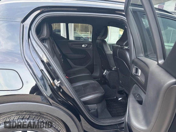 2019 Volvo XC40 R-Design z VIN YV4162UM7K2078081, wystawiony jako IAAI lot #41808014 z przebiegiem 204 223 mil mil oraz . Historia ofert i sprzedaży dostępna na DreamBid. Obrazek 8.