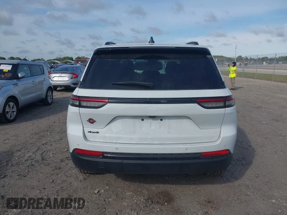 2023 Jeep Grand Cherokee Altitude z VIN 1C4RJHAG5PC609379, wystawiony jako IAAI lot #41599379 z przebiegiem 16 151 mil mil oraz . Historia ofert i sprzedaży dostępna na DreamBid. Obrazek 16.