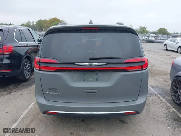2022 Chrysler Pacifica Touring L with VIN 2C4RC1BG3NR133010, listed as a IAAI auction lot 41901828 with 69,198 mi miles. Bid and sale history available at carsss.com. Image 16.