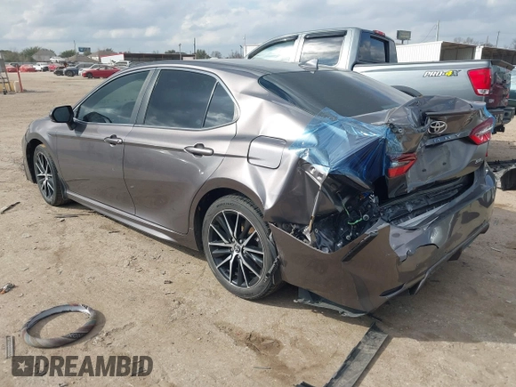 2022 Toyota Camry SE with VIN 4T1G11AKXNU659247, listed as a IAAI auction lot 41517969 with 58,180 mi miles. Bid and sale history available at carsss.com. Image 3.