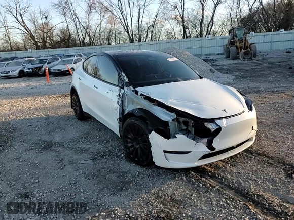 2023 Tesla Model Y Long Range z VIN 7SAYGAEE5PF672546, wystawiony jako Copart lot #42779065 z przebiegiem 27 570 mil mil oraz Nie do naprawy • Non repairable. Historia ofert i sprzedaży dostępna na DreamBid. Obrazek 15.