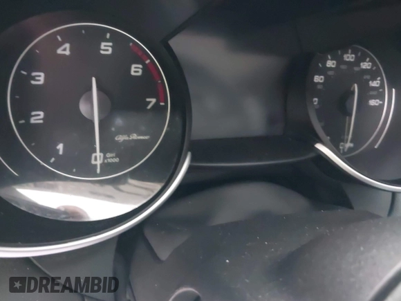 2019 Alfa Romeo Giulia Ti z VIN ZARFANBN8K7601203, wystawiony jako IAAI lot #41206418 z przebiegiem 4 000 mil mil oraz . Historia ofert i sprzedaży dostępna na DreamBid. Obrazek 16.