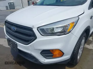 2017 Ford Escape S z VIN 1FMCU0F72HUE74070, wystawiony jako IAAI lot #42462043 z przebiegiem 73 682 mil mil oraz . Historia ofert i sprzedaży dostępna na DreamBid. Obrazek 6.