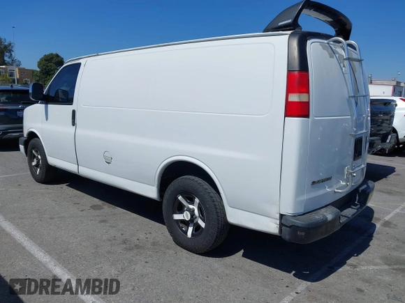 2008 Chevrolet Express Cargo z VIN 1GCFG15X681148824, wystawiony jako IAAI lot #41847111 z przebiegiem 251 449 mil mil oraz . Historia ofert i sprzedaży dostępna na DreamBid. Obrazek 3.