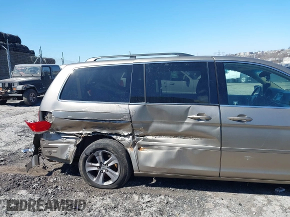 2010 Honda Odyssey Touring with VIN 5FNRL3H9XAB094765, listed as a IAAI auction lot 41892743 with 127,143 mi miles. Bid and sale history available at carsss.com. Image 6.