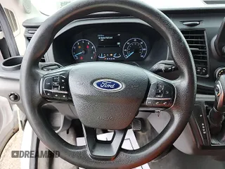 2020 Ford Transit Cargo z VIN 1FTYE1C89LKA17335, wystawiony jako IAAI lot #42561511 z przebiegiem 276 728 mil mil oraz . Historia ofert i sprzedaży dostępna na DreamBid. Obrazek 2.