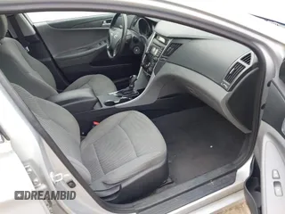 2013 Hyundai Sonata GLS z VIN 5NPEB4AC5DH571072, wystawiony jako IAAI lot #42518976 z przebiegiem 150 259 mil mil oraz . Historia ofert i sprzedaży dostępna na DreamBid. Obrazek 5.