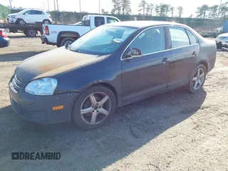 2008 Volkswagen Jetta SE z VIN 3VWRZ71K48M014558, wystawiony jako IAAI lot #41685615 z przebiegiem Nie podano mil oraz . Historia ofert i sprzedaży dostępna na DreamBid. Obrazek 2.