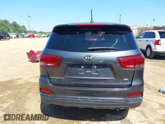 2019 Kia Sorento LX z VIN 5XYPG4A35KG529645, wystawiony jako IAAI lot #41995339 z przebiegiem 106 827 mil mil oraz . Historia ofert i sprzedaży dostępna na DreamBid. Obrazek 17.