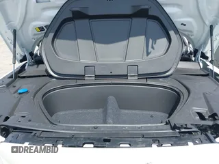 2024 Volvo C40 Plus z VIN YV4ER3GL0R2104189, wystawiony jako IAAI lot #42113357 z przebiegiem 8 686 mil mil oraz . Historia ofert i sprzedaży dostępna na DreamBid. Obrazek 10.