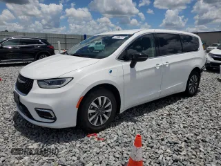 2024 Chrysler Pacifica Hybrid Select with VIN 2C4RC1S78RR121862, listed as a Copart auction lot 60517485 with 50,636 mi miles and Clean title. Bid and sale history available at DreamBid. Image 1.
