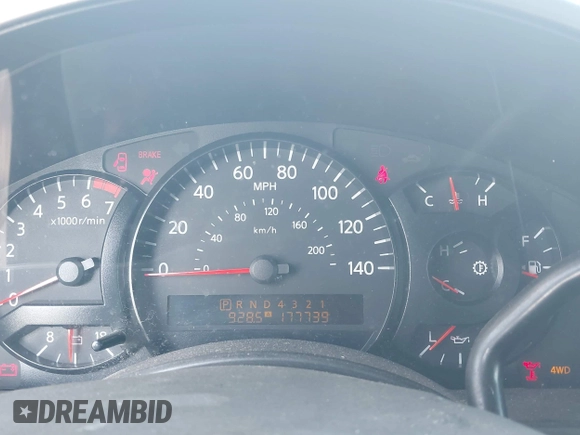 2006 Nissan Titan LE z VIN 1N6AA07B86N558129, wystawiony jako IAAI lot #42290349 z przebiegiem 177 739 mil mil oraz . Historia ofert i sprzedaży dostępna na DreamBid. Obrazek 7.