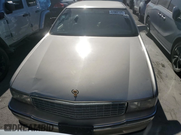 1995 Cadillac DeVille z VIN 1G6KD52B6SU274827, wystawiony jako Copart lot #41902125 z przebiegiem Nie podano mil oraz Szkoda całkowita • Salvage title. Historia ofert i sprzedaży dostępna na DreamBid. Obrazek 5.