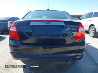 2010 Ford Fusion Hybrid z VIN 3FADP0L39AR396746, wystawiony jako IAAI lot #41764282 z przebiegiem 132 582 mil mil oraz . Historia ofert i sprzedaży dostępna na DreamBid. Obrazek 16.