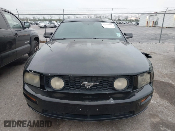 2006 Ford Mustang GT Deluxe z VIN 1ZVFT82H565101630, wystawiony jako IAAI lot #41883915 z przebiegiem 172 404 mil mil oraz . Historia ofert i sprzedaży dostępna na DreamBid. Obrazek 12.