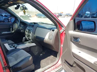 2008 Mercury Mariner Premier with VIN 4M2CU97168KJ20237, listed as a IAAI auction lot 42002884 with 171,895 mi miles. Bid and sale history available at carsss.com. Image 5.