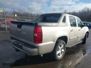 2008 Chevrolet Avalanche LTZ with VIN 3GNEC12088G212269, listed as a IAAI auction lot 41861630 with 193,111 mi miles. Bid and sale history available at carsss.com. Image 4.