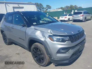 2022 Jeep Compass Latitude with VIN 3C4NJDBB4NT197015, listed as a IAAI auction lot 42074901 with 61,498 mi miles and . Bid and sale history available at carsss.com. Image 1.