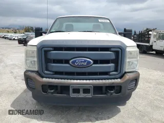 2013 Ford F-250 XL z VIN 1FTBF2B68DEB82396, wystawiony jako Copart lot #52378355 z przebiegiem 91 282 mil mil oraz Czysty tytuł • Clean title. Historia ofert i sprzedaży dostępna na DreamBid. Obrazek 5.