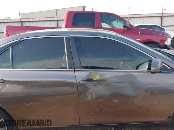 2015 Toyota Camry XLE with VIN 4T1BF1FK1FU895551, listed as a IAAI auction lot 40253286 with 221,273 mi miles and . Bid and sale history available at DreamBid. Image 13.