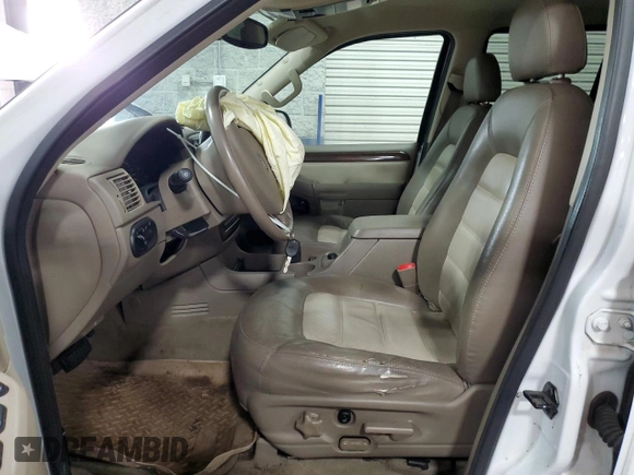 2003 Ford Explorer z VIN 1FMZU84K33ZB53800, wystawiony jako Copart lot #46228105 z przebiegiem 185 178 mil mil oraz Nie do naprawy • Non repairable. Historia ofert i sprzedaży dostępna na DreamBid. Obrazek 7.