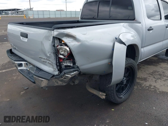 2012 Toyota Tacoma PreRunner z VIN 3TMJU4GN5CM131976, wystawiony jako IAAI lot #42213150 z przebiegiem 134 649 mil mil oraz . Historia ofert i sprzedaży dostępna na DreamBid. Obrazek 6.