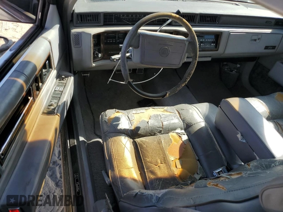 1990 Cadillac DeVille z VIN 1G6CD1339L4358825, wystawiony jako Copart lot #76901884 z przebiegiem 169 956 mil mil oraz Szkoda całkowita • Salvage title. Historia ofert i sprzedaży dostępna na DreamBid. Obrazek 8.
