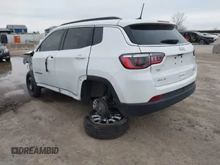 2024 Jeep Compass Latitude Lux with VIN 3C4NJDFN4RT169922, listed as a IAAI auction lot 41564166 with 16,097 mi miles and . Bid and sale history available at DreamBid. Image 3.