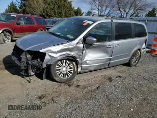 2014 Chrysler Town & Country Touring L z VIN 2C4RC1CG4ER198236, wystawiony jako Copart lot #50454195 z przebiegiem 249 277 mil mil oraz Szkoda całkowita • Salvage title. Historia ofert i sprzedaży dostępna na DreamBid. Obrazek 1.