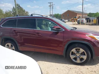 2014 Toyota Highlander Limited z VIN 5TDDKRFH1ES042761, wystawiony jako IAAI lot #42077158 z przebiegiem 122 966 mil mil oraz . Historia ofert i sprzedaży dostępna na DreamBid. Obrazek 13.
