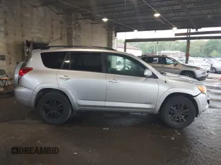 2006 Toyota RAV4 Sport z VIN JTMBD32V366010048, wystawiony jako IAAI lot #42253991 z przebiegiem 271 034 mil mil oraz . Historia ofert i sprzedaży dostępna na DreamBid. Obrazek 13.
