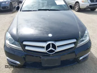 2012 Mercedes-Benz C 250 z VIN WDDGJ4HB5CF764992, wystawiony jako IAAI lot #42208031 z przebiegiem 101 533 mil mil oraz . Historia ofert i sprzedaży dostępna na DreamBid. Obrazek 6.