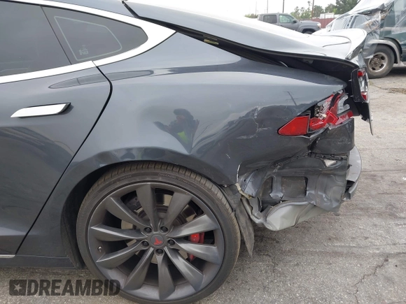 2016 Tesla Model S 90D с VIN 5YJSA1E45GF143853, выставлен на аукционе IAAI как лот 42097333 с пробегом 86 672 миль миль и . История ставок и продаж доступна на DreamBid. Изображение 21.
