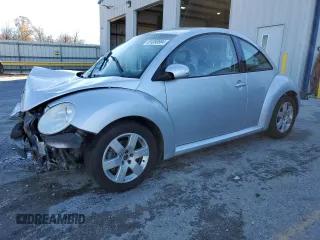 2007 Volkswagen New Beetle Coupe with VIN 3VWRW31C67M504850, listed as a Copart auction lot 81350984 with 121,752 mi miles and Salvage Title. Bid and sale history available at carsss.com. Image 1.