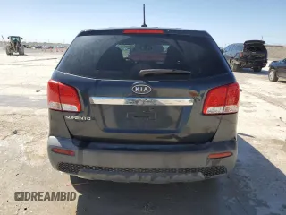 2012 Kia Sorento LX z VIN 5XYKT3A12CG241520, wystawiony jako Copart lot #49738575 z przebiegiem 110 486 mil mil oraz Czysty tytuł • Clean title. Historia ofert i sprzedaży dostępna na DreamBid. Obrazek 6.