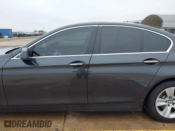 2013 BMW 5 Series 528i xDrive with VIN WBAXH5C50DDW15574, listed as a IAAI auction lot 41572993 with 59,188 mi miles. Bid and sale history available at carsss.com. Image 15.