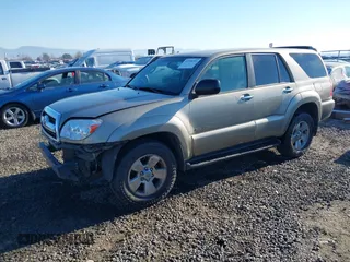 2006 Toyota 4Runner SR5 z VIN JTEBU14R660081036, wystawiony jako IAAI lot #41390193 z przebiegiem 242 999 mil mil oraz . Historia ofert i sprzedaży dostępna na DreamBid. Obrazek 18.