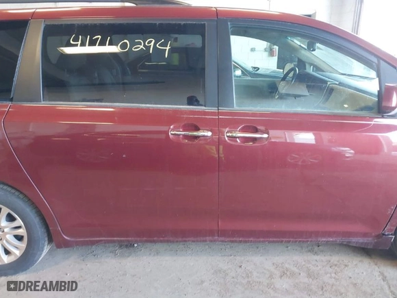 2015 Toyota Sienna XLE with VIN 5TDYK3DC1FS636211, listed as a IAAI auction lot 41710294 with 115,173 mi miles. Bid and sale history available at carsss.com. Image 13.