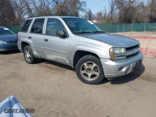 2008 Chevrolet TrailBlazer LT w/1LT with VIN 1GNDS13S882228009, listed as a IAAI auction lot 41726682 with 133,739 mi miles. Bid and sale history available at carsss.com. Image 1.